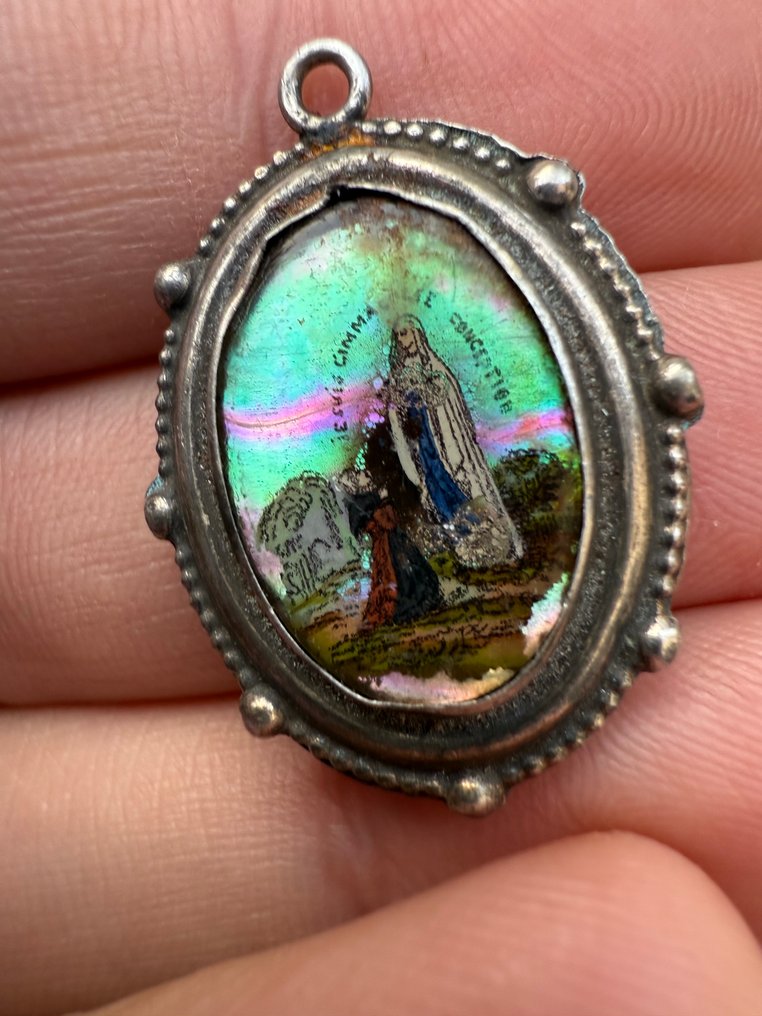 Srebro, Wiktoriański wiktoriański wisiorek z masywnego srebra i opalizującej masy perłowej przedstawiający - Wisiorek - Grzywna 800. #2.1