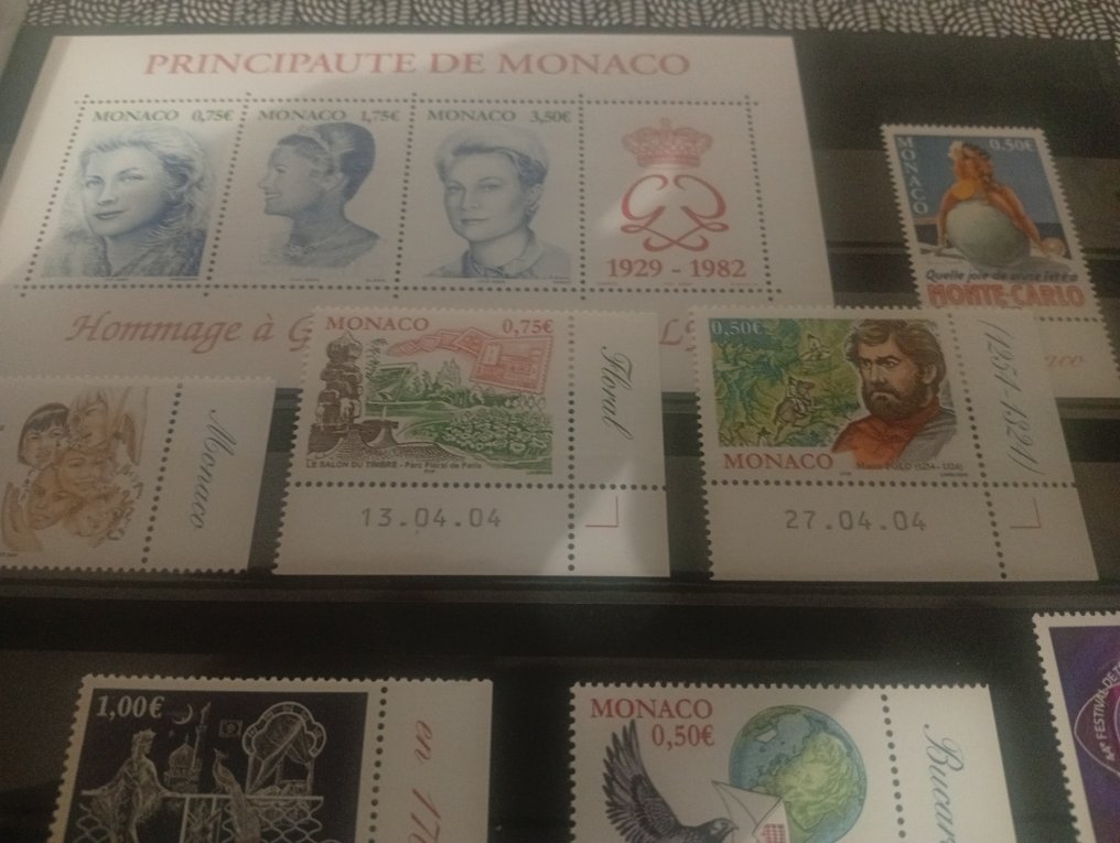 摩納哥  - 摩纳哥大部分专辑音色以欧元计价，超过100块。 #2.1