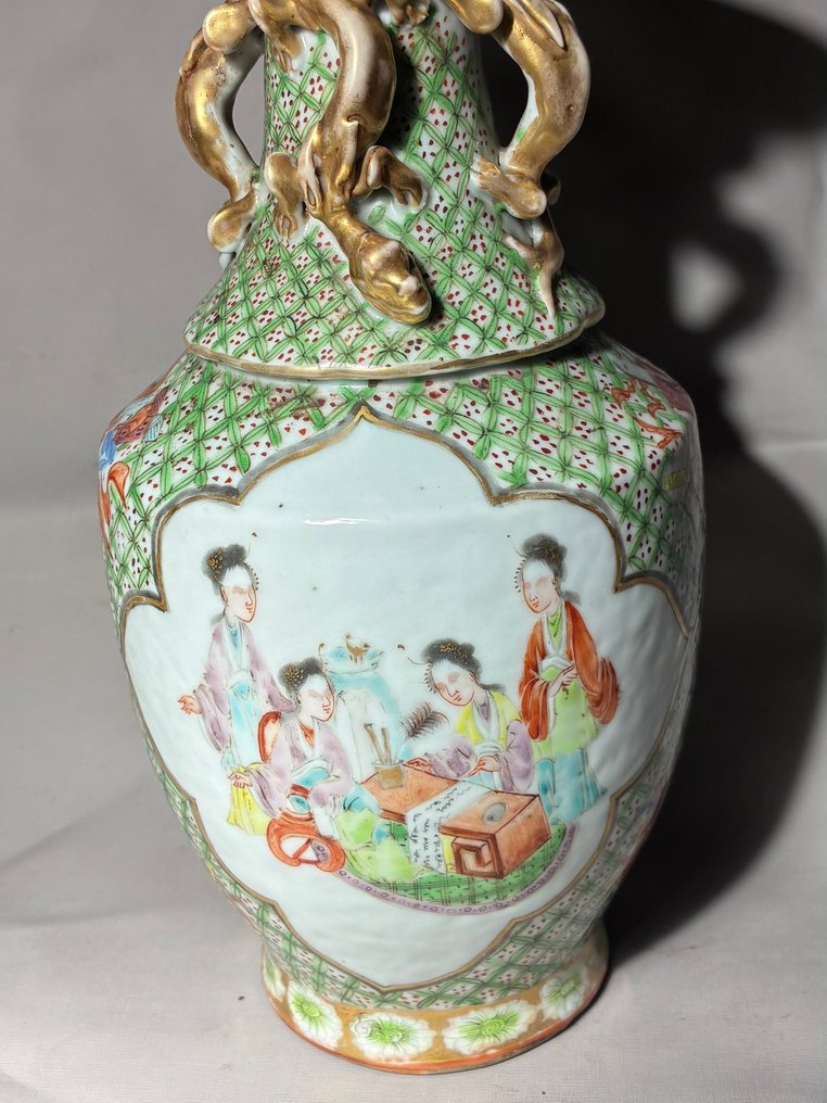 人物图案花瓶（不设底价出售） - 瓷 - 中国 - Daoguang (1821-1850) #1.0