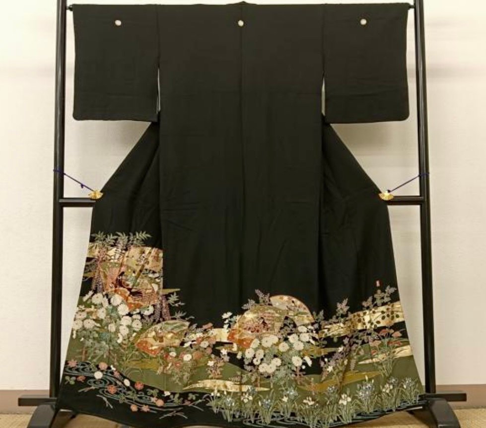 日本正式和服——黑色丝绸黑留袖，配金色与花卉景观，签名 - 真丝 - 日本 - 20世纪 #1.0