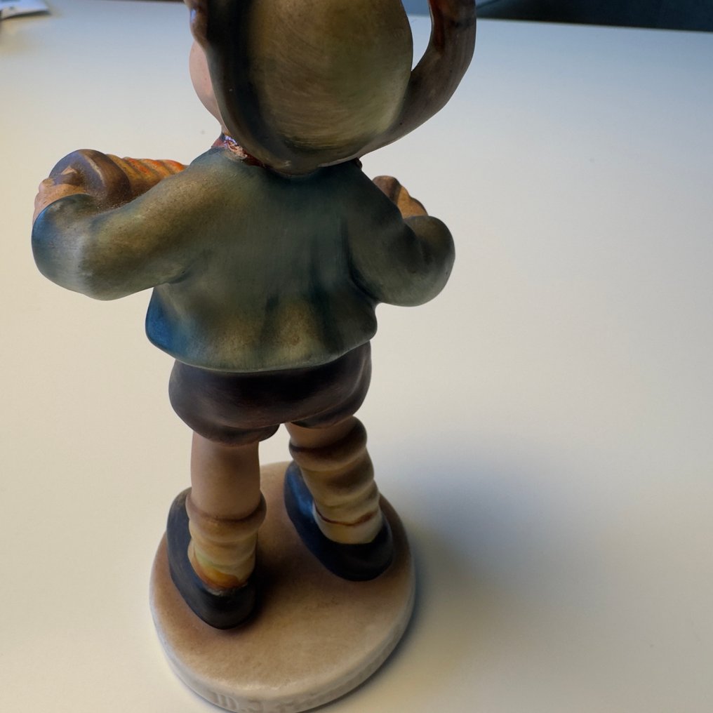 Hummel - M.I. Hummel - Φιγούρα - Junge mit Akkordeon - TMK2 - Πορσελάνη #2.1