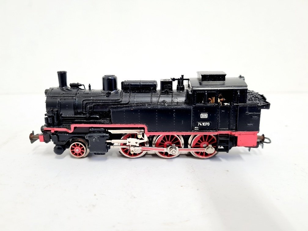 Märklin H0 - 3095-4040 - Locomotora-ténder (3) - BR 74 lleva 2 vagones de pasajeros. - DB #2.1