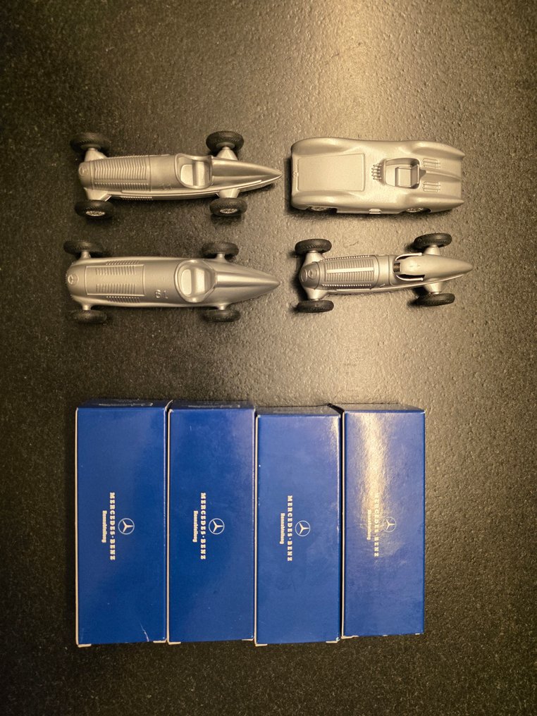 Märklin - Modelbil  (4) - Mercedes-Benz  Rennabteilung W25; W25B; W154; W196 Stromlinie - MÄRKLIN - Made in Germany - #2.1