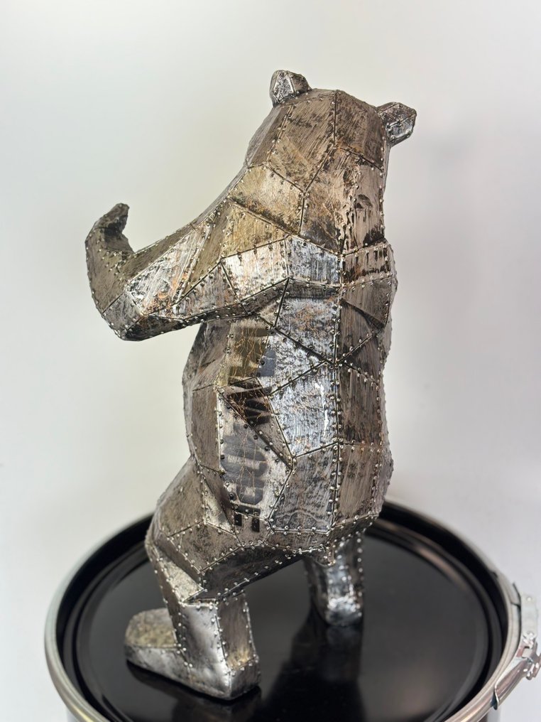 Rob VanMore - VANMORE Armoured Bear #3.2