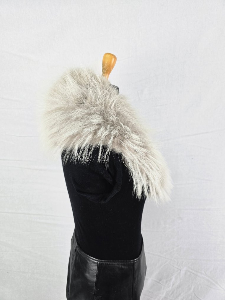 Saga Furs - 衣领 - 带标签的新品 #3.2