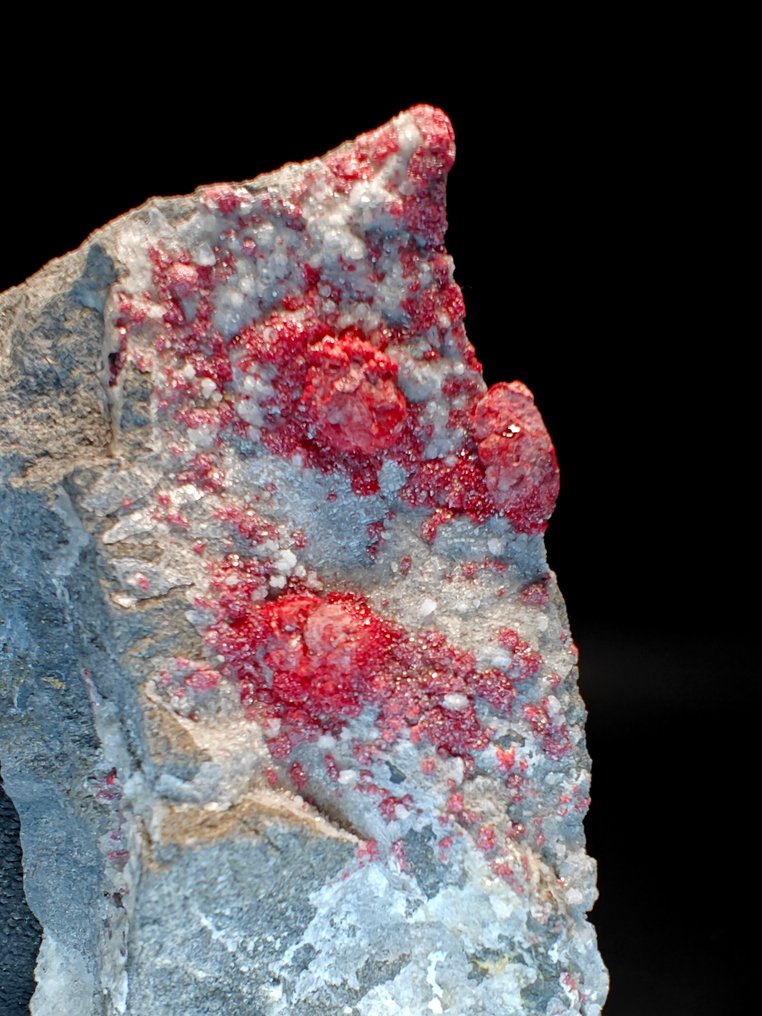 Cinabro su Calcite Cristalli su matrice - Altezza: 8 cm - Larghezza: 4 cm- 135 g #4.3