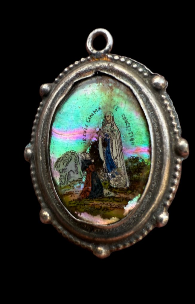 Srebro, Wiktoriański wiktoriański wisiorek z masywnego srebra i opalizującej masy perłowej przedstawiający - Wisiorek - Grzywna 800. #1.0