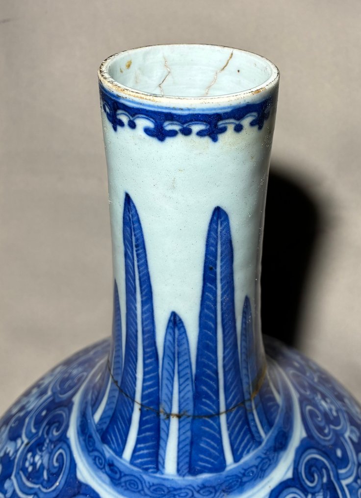 Βάζο με διακόσμηση πεταλούδας σε μπλε κάτω από κάλυμμα. - Πορσελάνη - Κίνα - Qianlong (1736-1795) #3.2