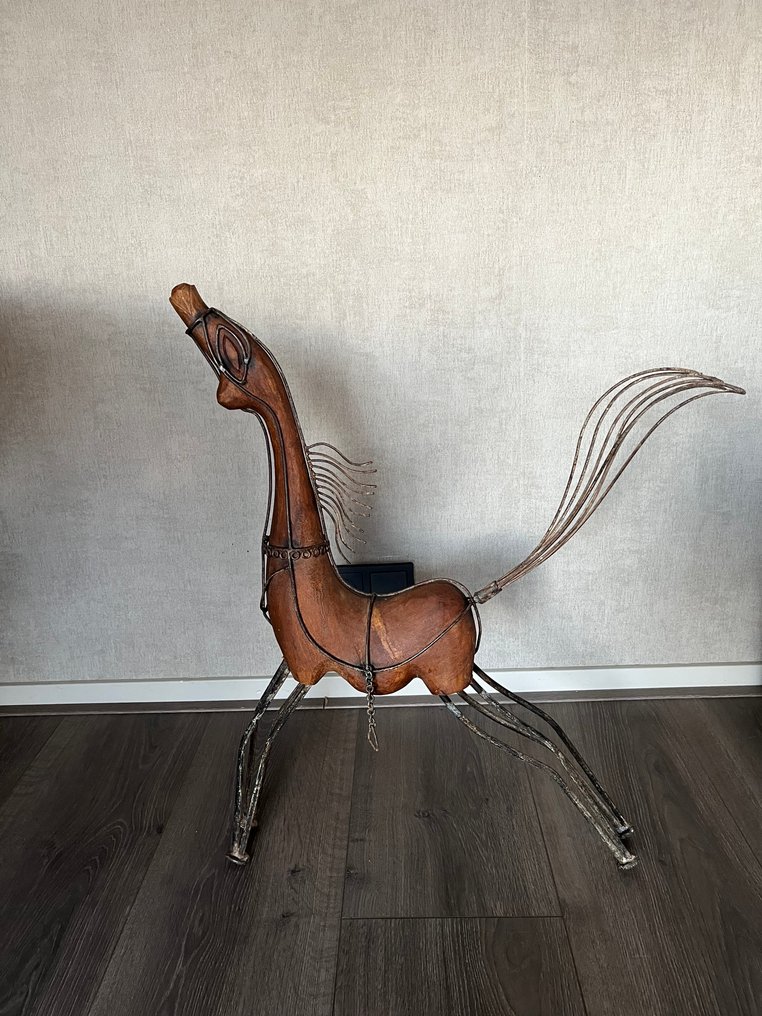 Figur-utskjæring, Paarden handgemaakte houtsnijwerk met metalen poten - 70 cm - Tre, Metall #1.0
