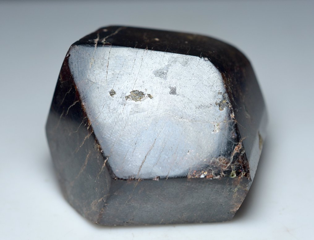 Αλμανδίνης Κρύσταλλος - Ύψος: 45 mm - Πλάτος: 43 mm- 173 g - (1) #1.0