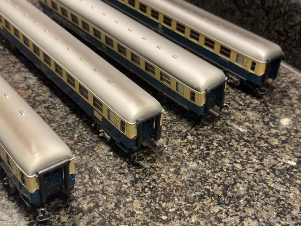 Märklin H0 - 4176, 4175, 4154 - Set Machetă tren transport călători (4) - Patru vagoane de pasageri - DB #3.2