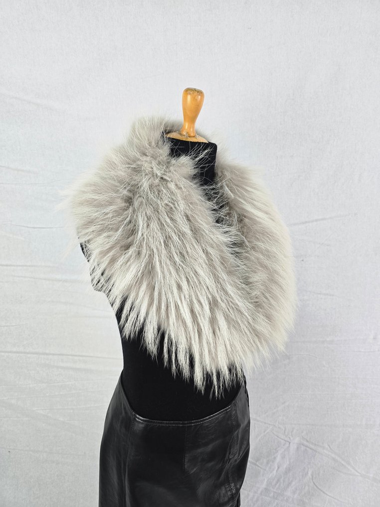 Saga Furs - 衣领 - 带标签的新品 #2.1