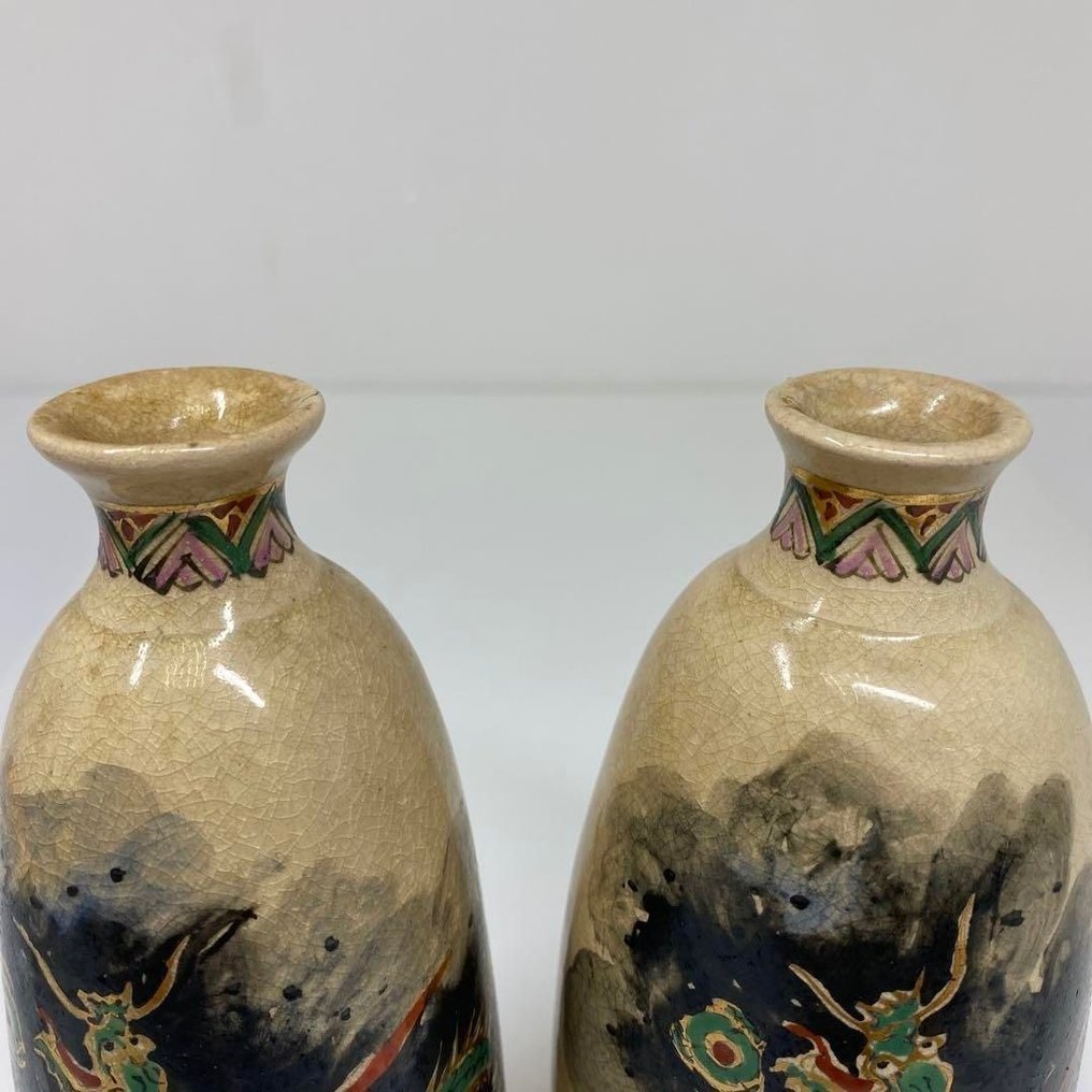 Ζευγάρι μπουκαλιών σακέ (Tokkuri) 薩摩焼 (Satsuma ware) — Μοτίβο Δράκου, Ιαπωνία - Κεραμικό - Ιαπωνία - Μεταίχμιο Μεϊζίου – Ταϊσίου (περίπου τέλη 19ου – αρχές 20ού αιώνα) #2.1
