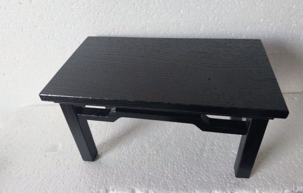 桌子 - 木, 8 个小桌子，硬木材质，展示架，支架，杯垫 - 中国  (没有保留价) #2.1