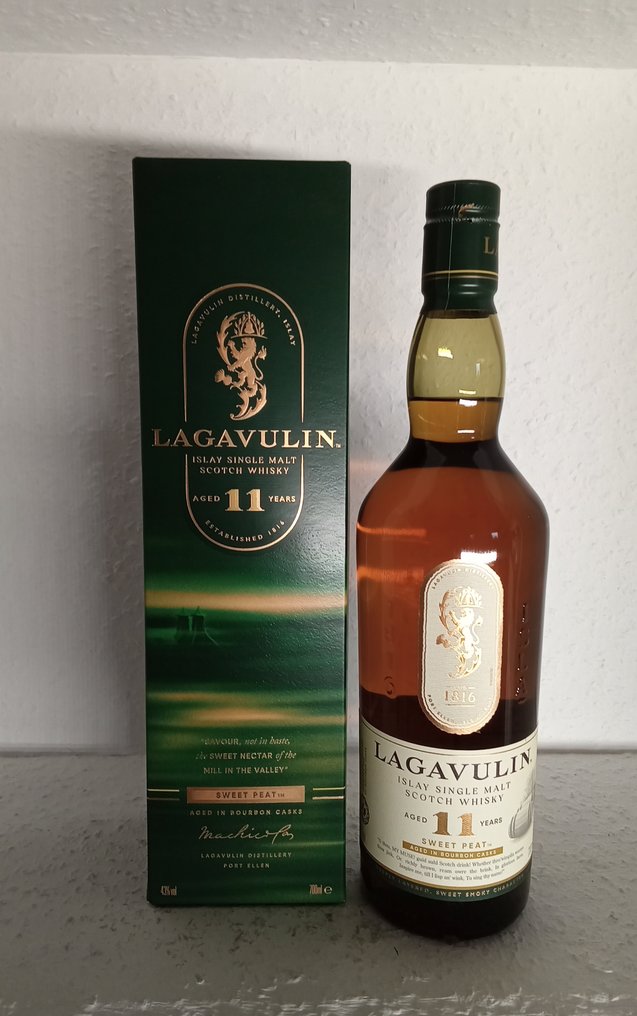 Lagavulin 11 years old - Offerman Edition Charred Oak Cask & Sweet Peat  - 700ml - 2 pullojen #2.1