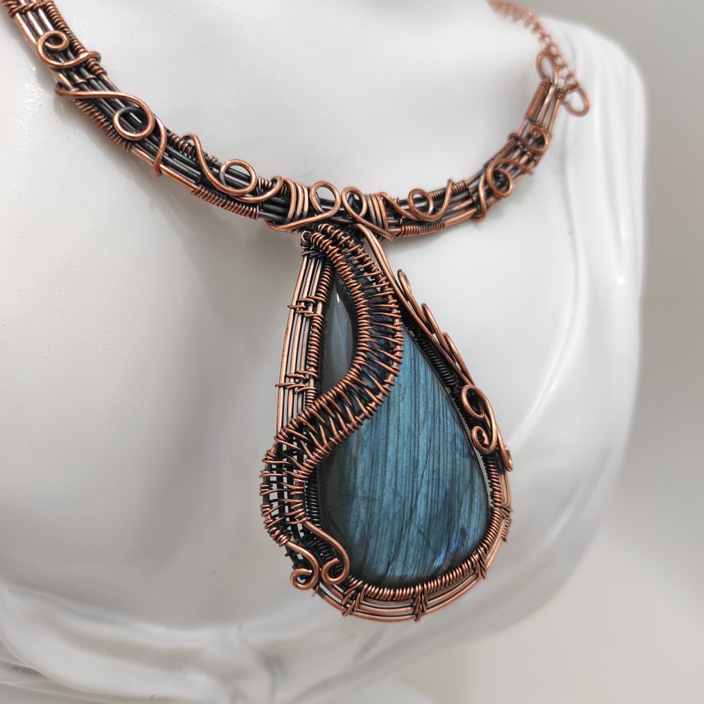 Handcrafted labradorite necklace made with pure copper wire. - Necklace #1.0