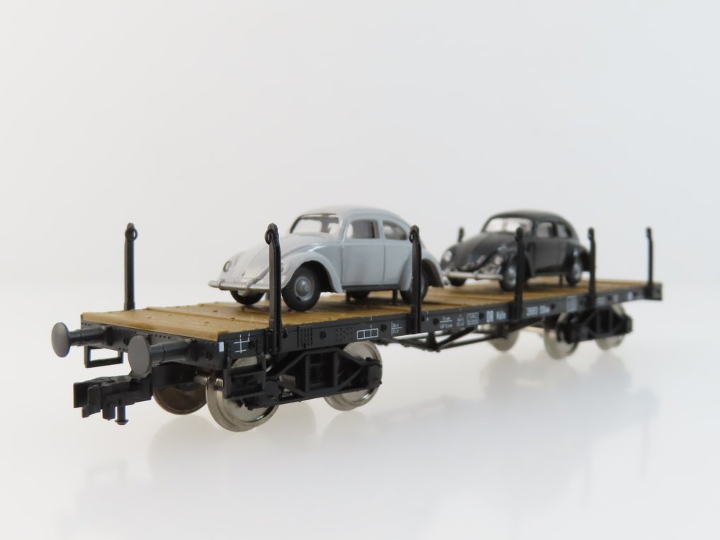 Fleischmann H0 - 93 5285K - Modeltog godsvogn (1) - Rongenwagen lastet med to VW-kevere, der blev udgivet til ære for 50 års Volkswagen. - DR (DRB) #1.0