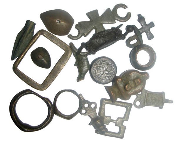 Αρχαία Ρωμαϊκή Μπρούντζος, Σετ 16 ποικίλων αντικειμένων από τις αρχαίες ρωμαϊκές και μεσαιωνικές κουλτούρες, από τον 1ο έως τον Κρεμαστό κόσμημα  (χωρίς τιμή ασφαλείας) #1.0