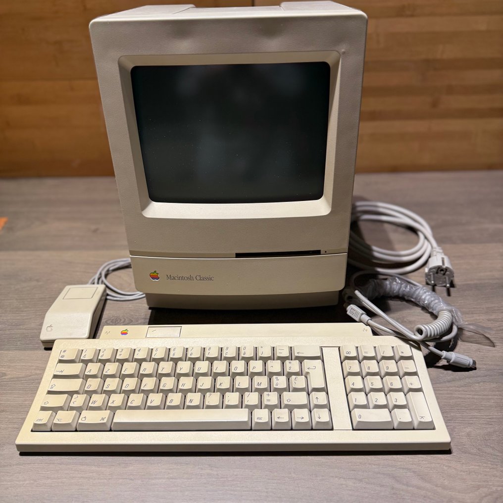 Apple Macintosh Classic - Computer #1.0