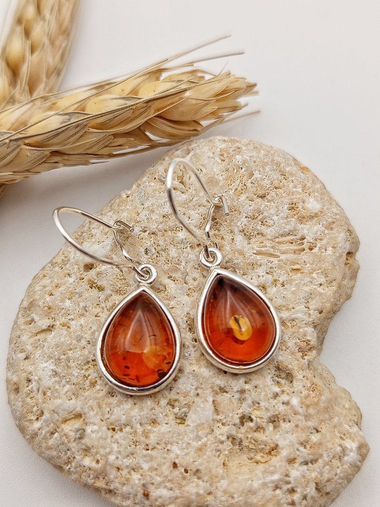 Ασημένια σκουλαρίκια 925 με Βαλτική Ίασπις κορυφαίας ποιότητας. - Ύψος: 25 mm - Πλάτος: 10 mm- 2.8 g - (1) #3.2