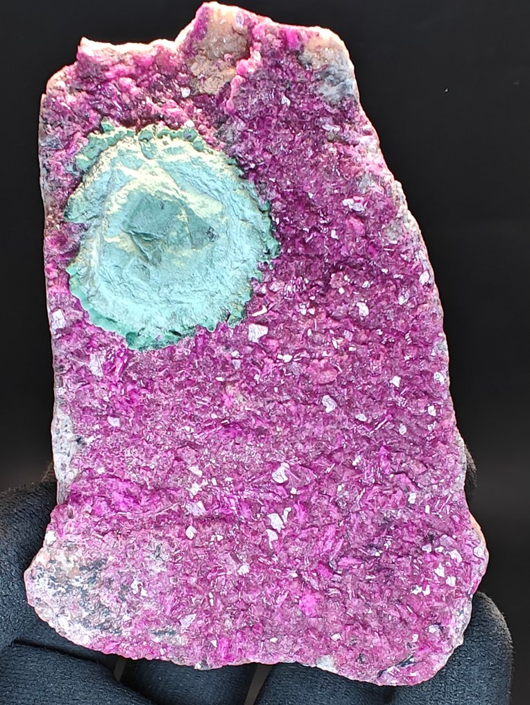 Cobaltoan Calcite & Malachite Krystaller i indlejring - Højde: 10 cm - Bredde: 7 cm- 404 g #1.0