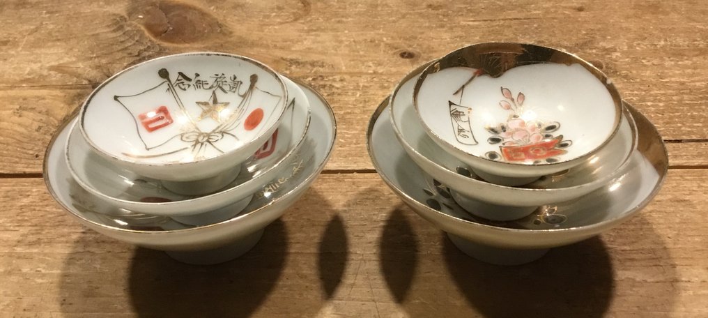 Twee complete sets van drie keizerlijk Japans leger saké schaaltjes - Beker - Porselein #1.0