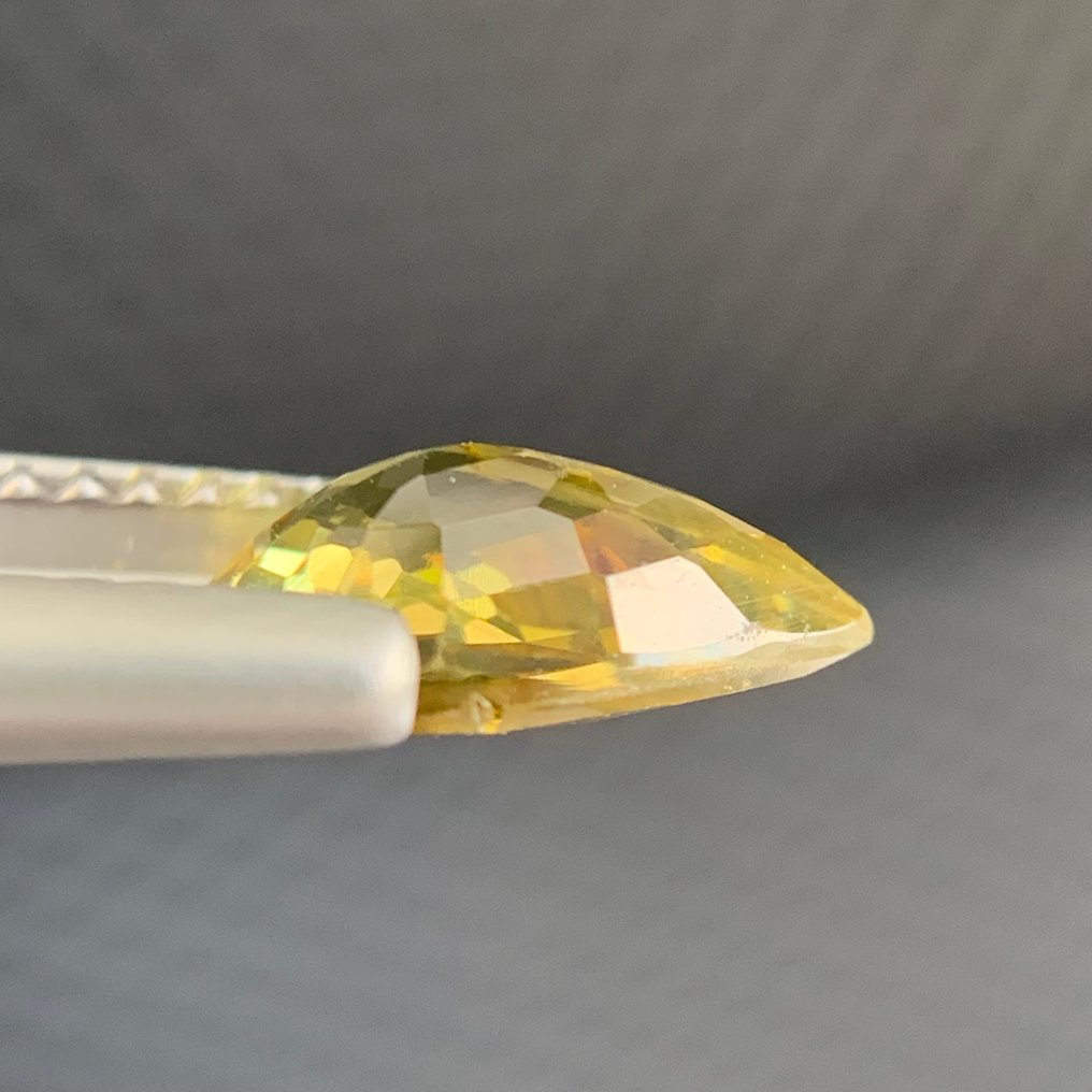 没有保留价 - 1 pcs  绿色, 黄色 金绿宝石  - 1.52 ct - 美国宝石研究院（GIA） - 金绿宝石 #3.2