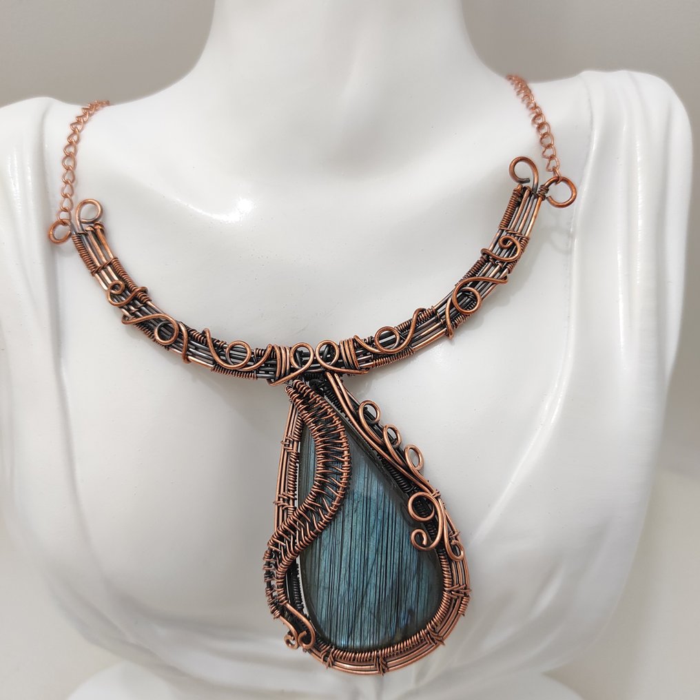 Handcrafted labradorite necklace made with pure copper wire. - Necklace #1.0