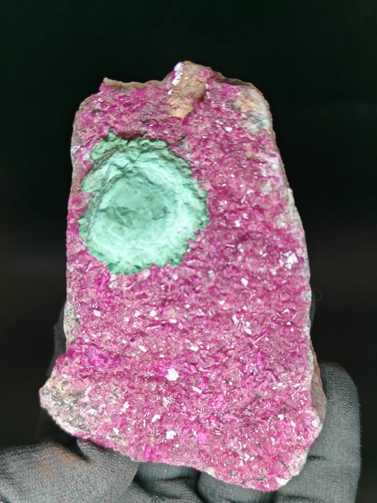 Cobaltoan Calcite & Malachite Krystaller i indlejring - Højde: 10 cm - Bredde: 7 cm- 404 g #3.2