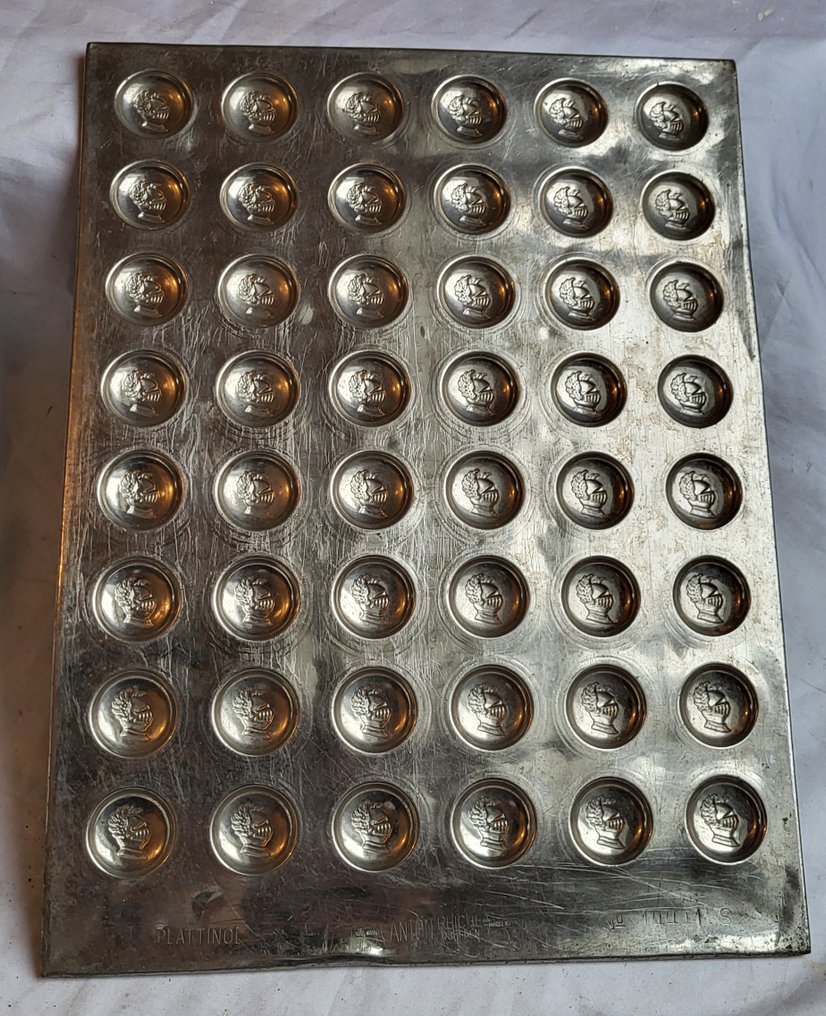 工业设备 - 独特的巧克力模具，带有中世纪骑士头盔和翅膀，罗马神Mercurius / Hermes - 德国 #1.0