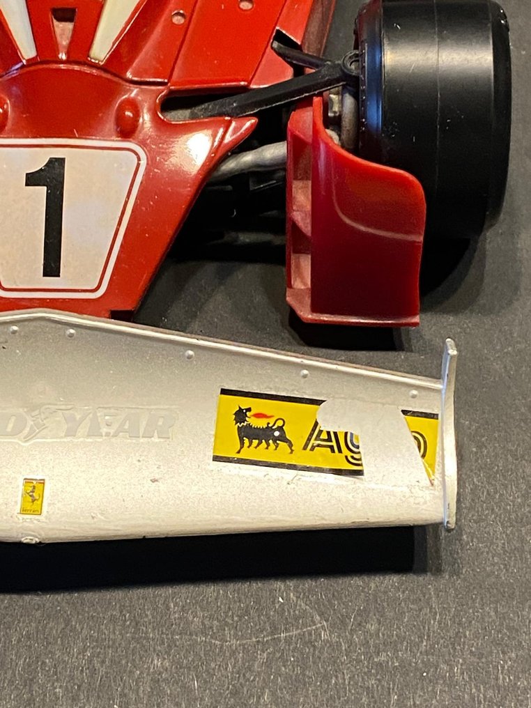 Bburago 1:18 - Modellauto - Ferrari  312 T2 - Jody Scheckter #4.3