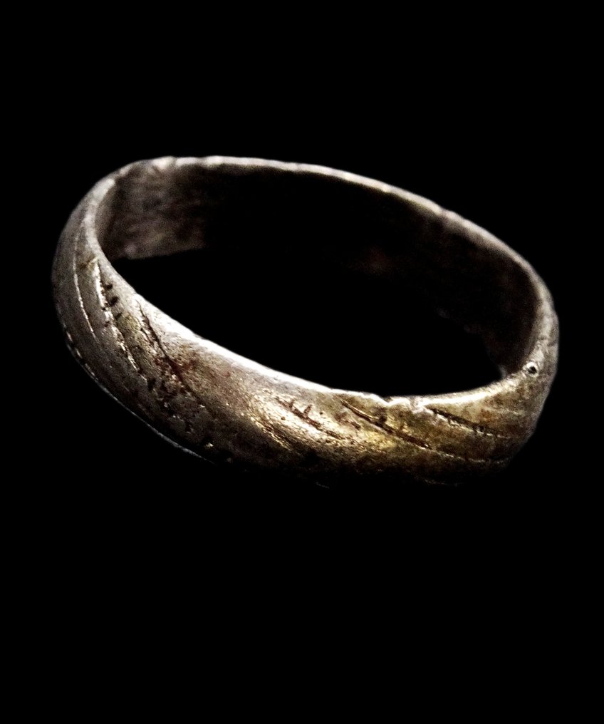 Middelalder Middelalderlig sølvring - 800/1200 e.Kr.  (Ingen mindstepris) #4.3