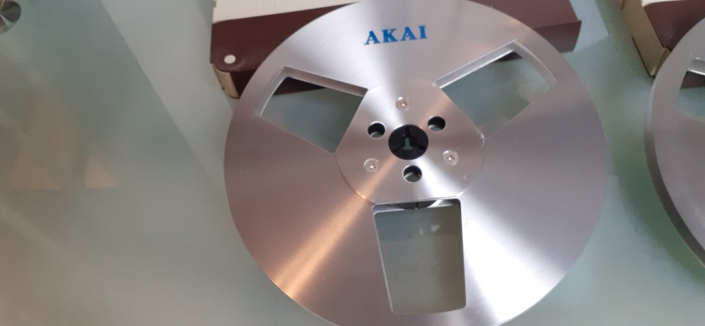 Akai - akai 2 个金属卷盘 R-7 M（10.5 英寸）装在塑料盒子中。 开盘式音频 #1.0