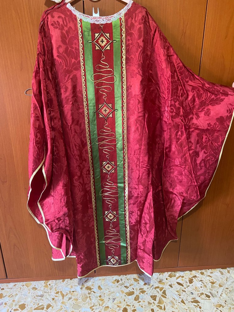 天主教神父礼服，配有丝绸和刺绣布料的圣袍，80/90年代款。极佳。 (2) - 丝绸和刺绣布料 - 1980-1990 #1.0