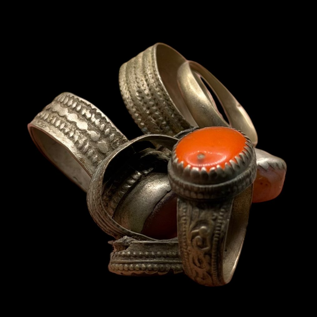 中世纪后期 黄铜色 戒指 - Post Medieval Glass Rings  (没有保留价) #2.1