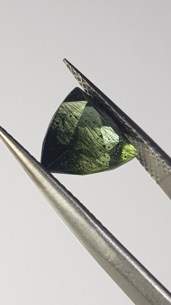 χωρίς τιμή ασφαλείας - 1 pcs  Πράσινο Περίδοτο  - 4.24 ct - Antwerp Laboratory for Gemstone Testing (ALGT) - Black Ludwigite Vonsenite #1.0