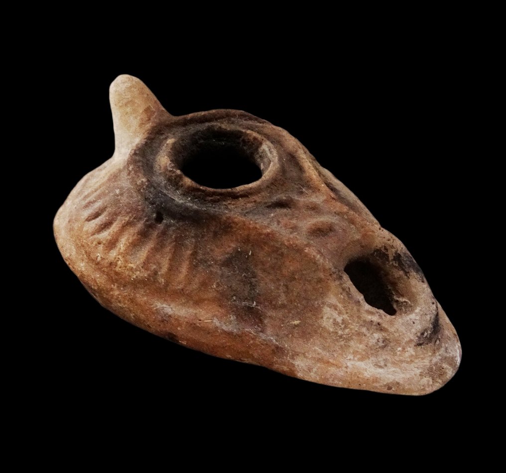 Ύστερη Ρωμαϊκή / Πρώιμη Βυζαντινή Λάμπα λαδιού με ανάγλυφη διακόσμηση - 5ος αιώνας μ.Χ.  (χωρίς τιμή ασφαλείας) #2.1