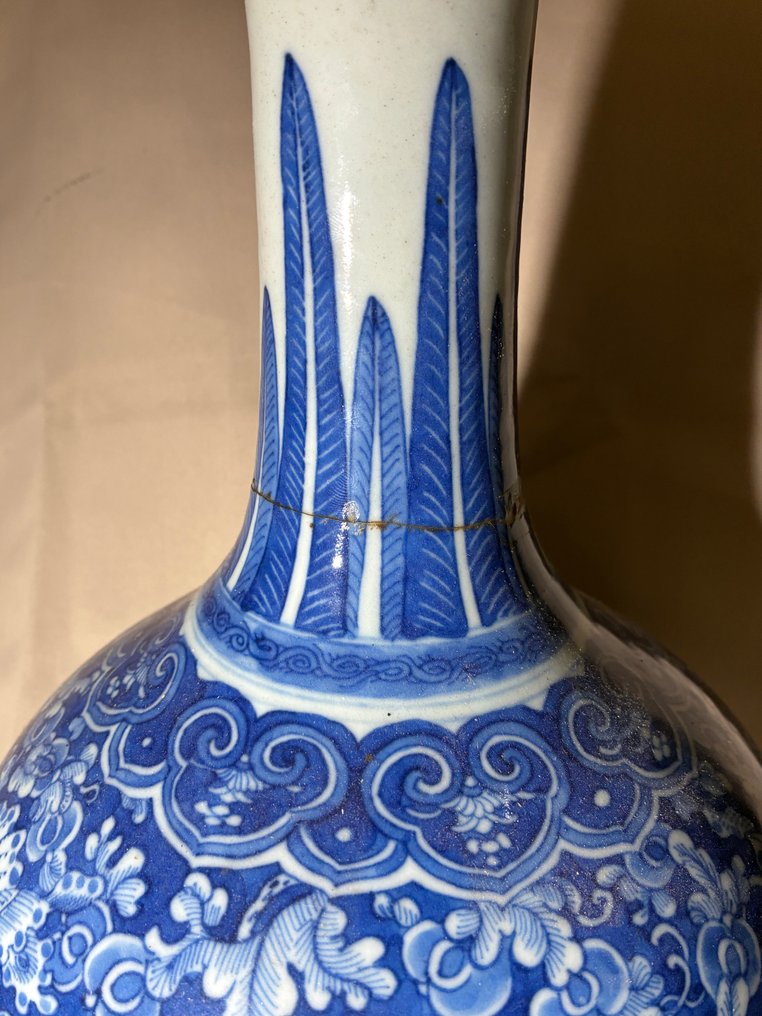 Βάζο με διακόσμηση πεταλούδας σε μπλε κάτω από κάλυμμα. - Πορσελάνη - Κίνα - Qianlong (1736-1795) #4.3
