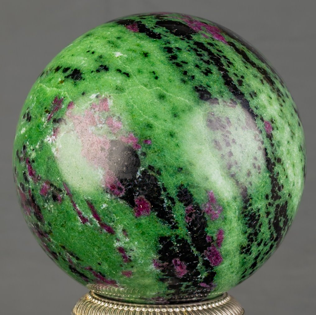 Ruby in zoisiet Large Ruby in Zoisite quality sphere - Height: 9.8 cm - Width: 9.8 cm- 1696 g #1.0