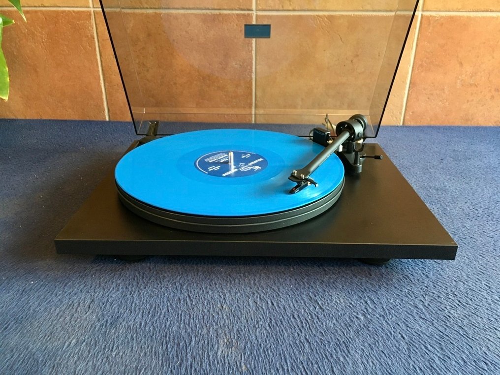 project - Essential 2 Turntable #1.0