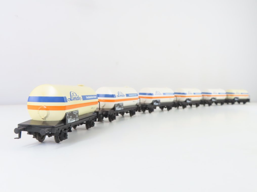 Märklin H0 - 44510/44512 - Model wagonu towarowego (8) - 8x dwudzielne wagony kotłowe z nadrukiem „Linde” i „AGA” - DB #1.0