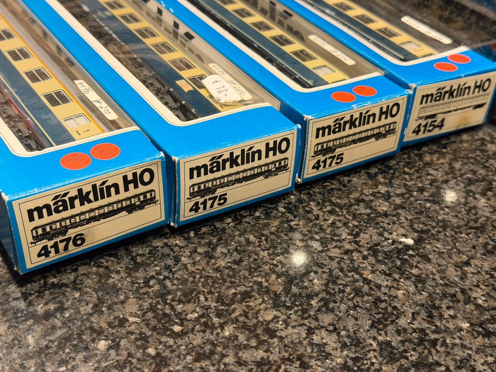 Märklin H0 - 4176, 4175, 4154 - Set Machetă tren transport călători (4) - Patru vagoane de pasageri - DB #1.0