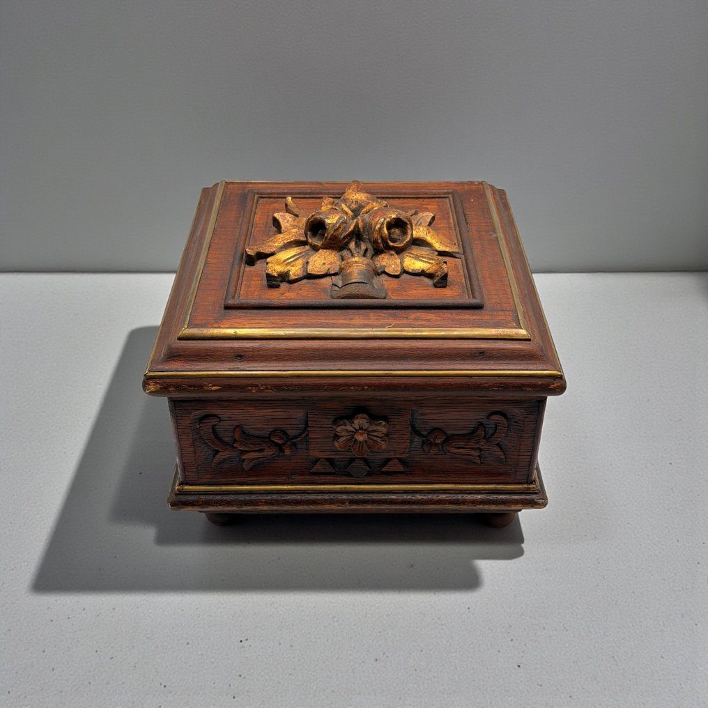 Crate - Oak - Relieves Florales #1.0