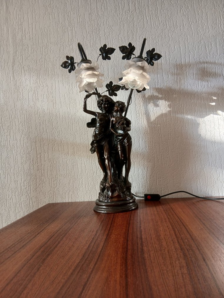 After Auguste Moreau - Επιτραπέζιο φωτιστικό - Νεαροί αγαπημένοι - Γυαλί, Μέταλλο, Polystone #3.2