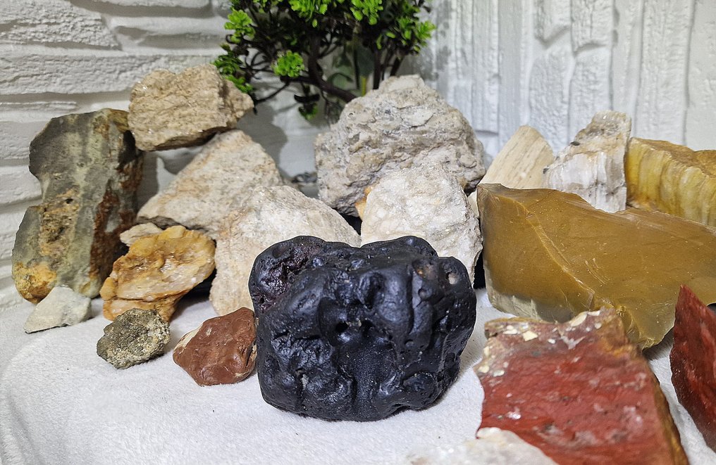 Μικτή Συλλογή Φυσικών Ορυκτών & Κρυστάλλων – Ηφαιστειακής & Υδροθερμικής Προέλευσης Δείγμα- 4223 g - (25) #2.1