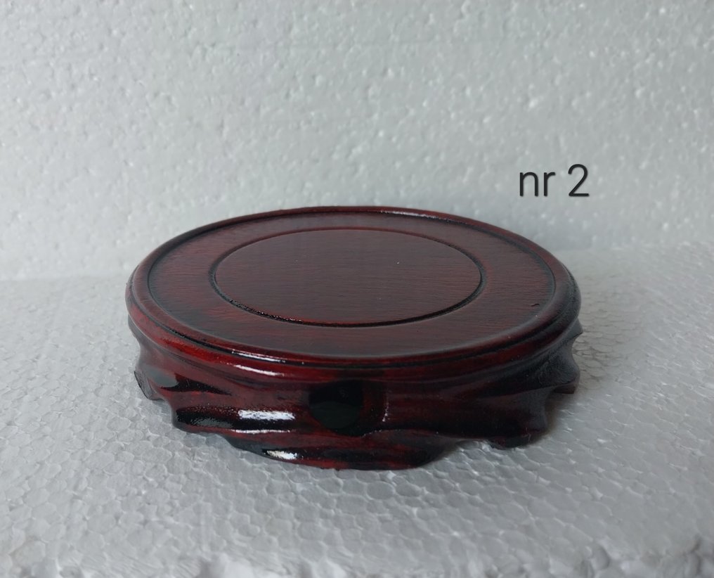 桌子 - 木, 8 个小桌子，硬木材质，展示架，支架，杯垫 - 中国  (没有保留价) #4.3