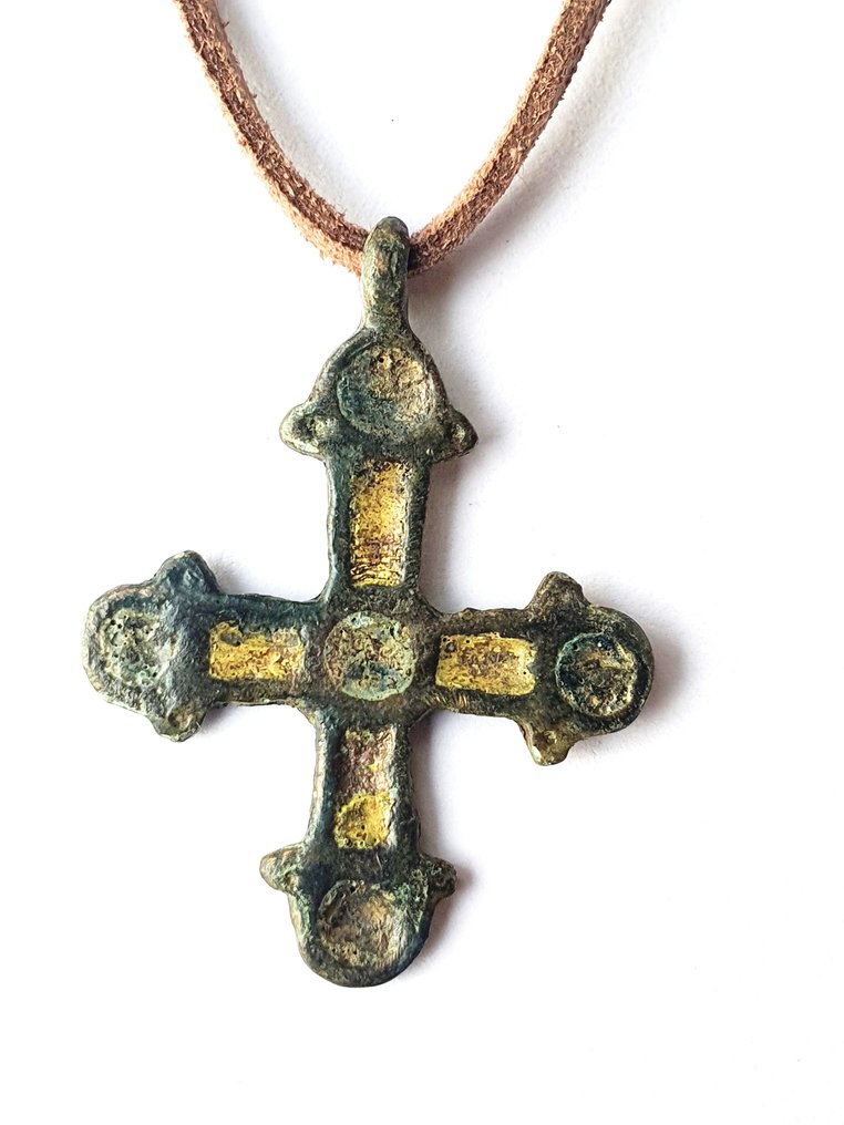 Βυζαντινή Μπρούντζος Σταυρός με εμαγιέ – Βυζάντιο, 10ος–12ος αιώνας μ.Χ. - 39 mm (χωρίς τιμή ασφαλείας) #1.0