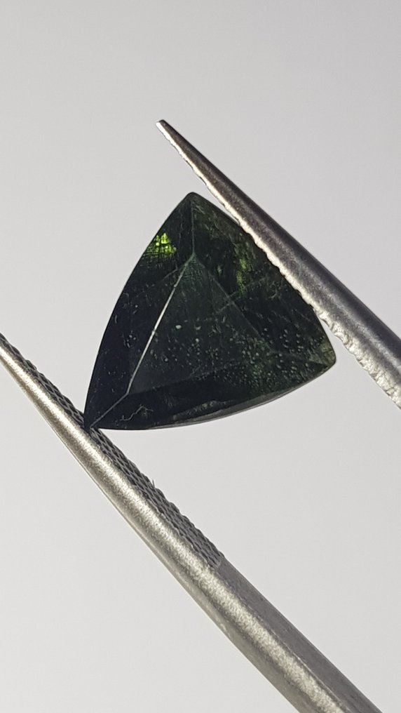 χωρίς τιμή ασφαλείας - 1 pcs  Πράσινο Περίδοτο  - 4.24 ct - Antwerp Laboratory for Gemstone Testing (ALGT) - Black Ludwigite Vonsenite #4.3