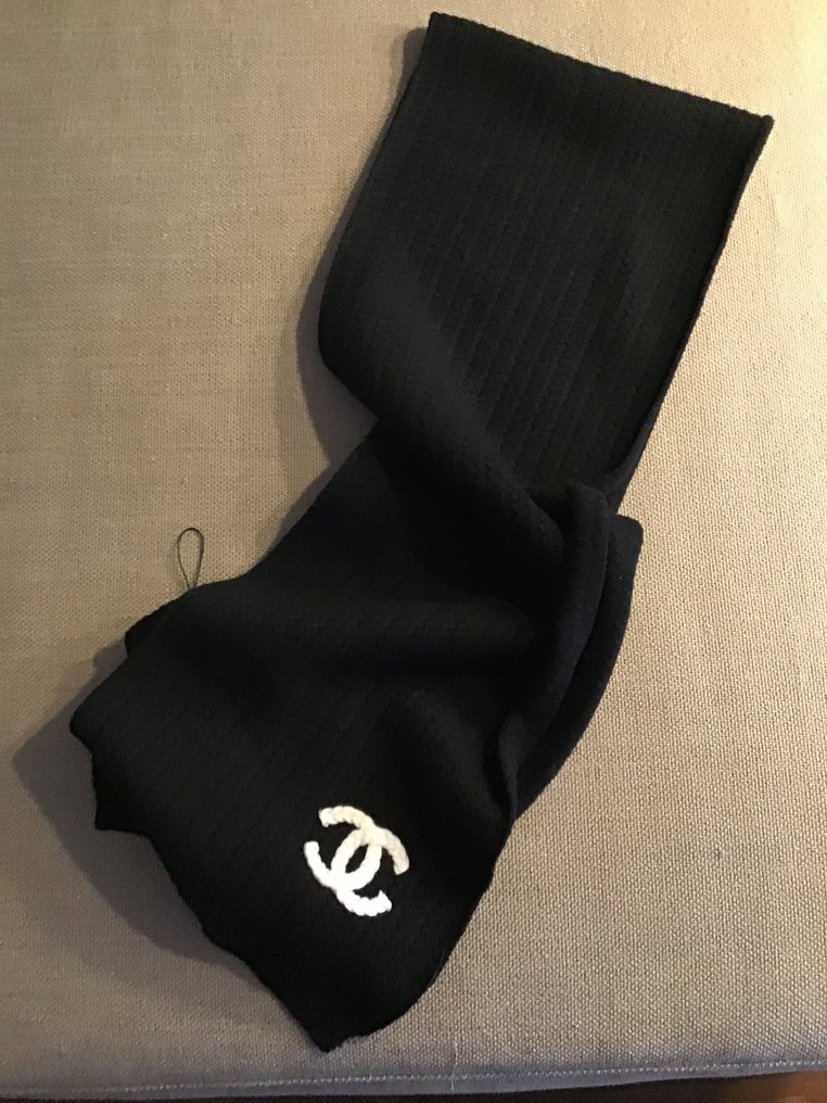 Chanel - autre grande écharpe  lire siglee - Eșarfă #1.0