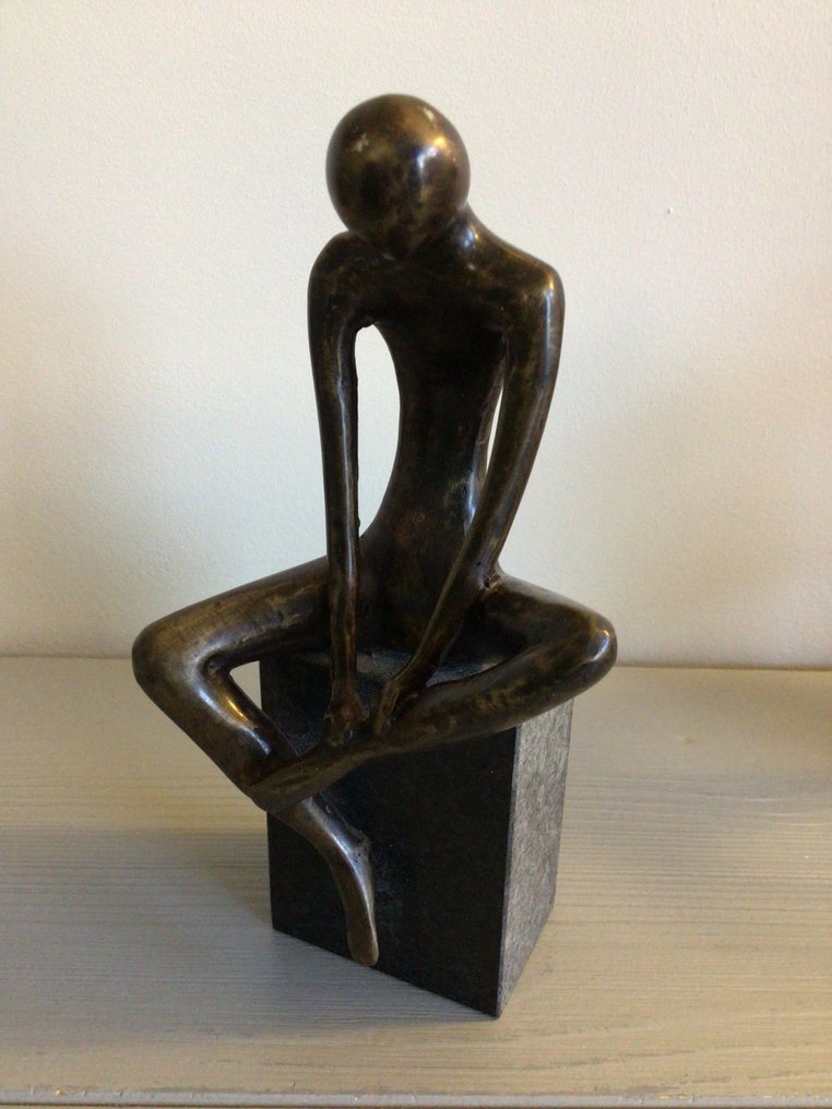 Γλυπτό, “ Een moment van bezinning “ - 19 cm - Μπρούντζος #2.1